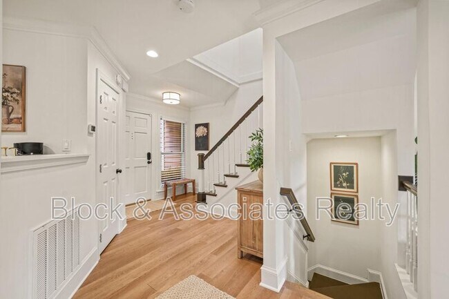 Foto del edificio - 7503 Wellesley Park S