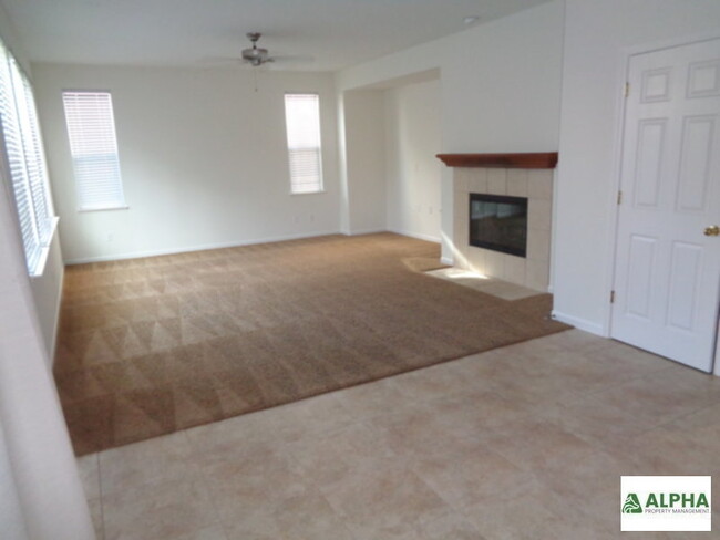 Building Photo - New paint , flooring , blinds . Fence is i...