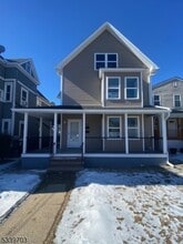 Building Photo - 18 Sussex Ave