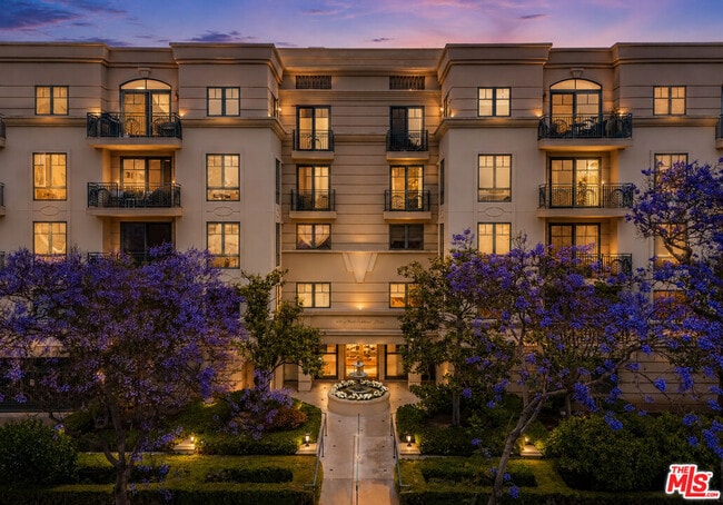 Building Photo - 430 N Oakhurst Dr