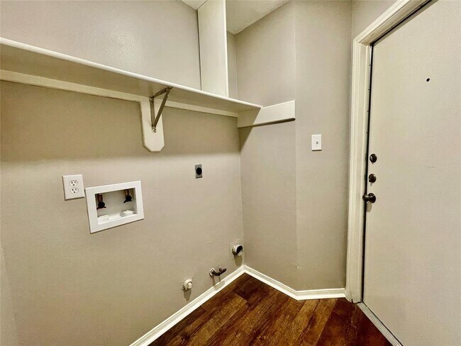 Foto del edificio - 1835 Oak Ridge Dr