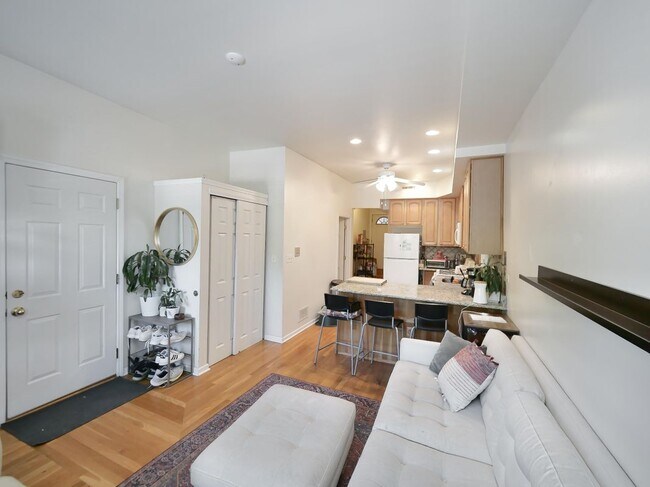 Foto del edificio - 2843 N Lakewood Ave