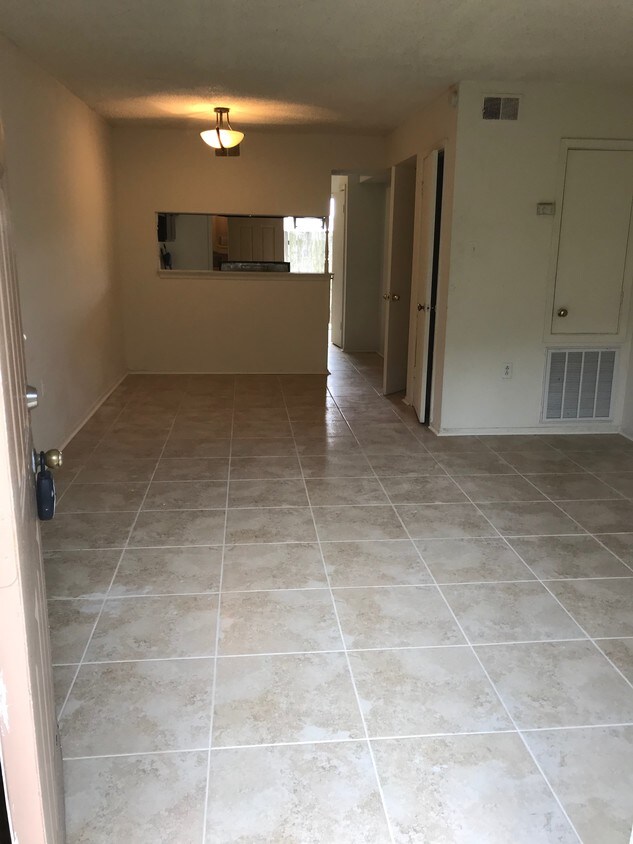 14 Airlie St Unit C, Harvey, LA 70058 Apartments in Harvey, LA