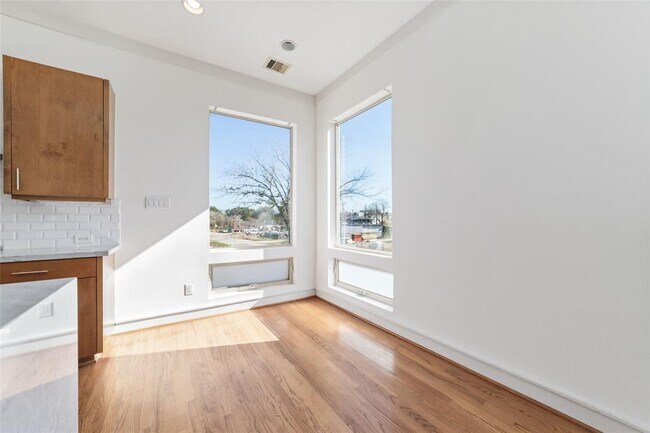 Foto del edificio - 821A W 25th St