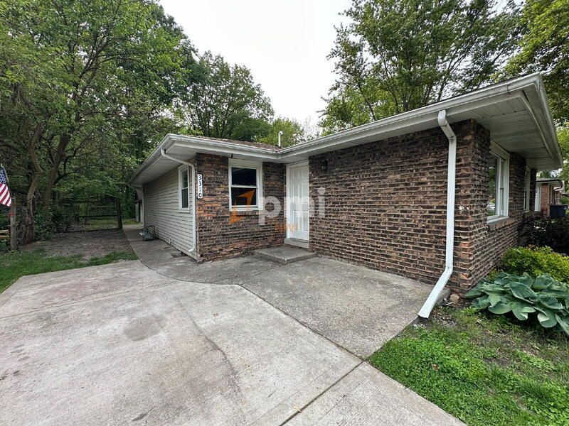 Primary Photo - 3310-3310 Brown St