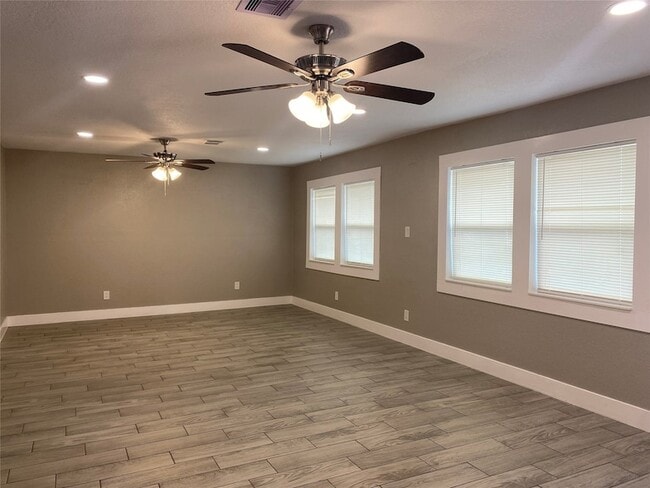 Building Photo - 231 Acker St