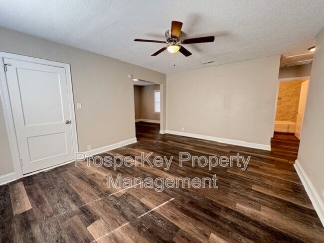 Foto del edificio - 4617 Rosemont Dr