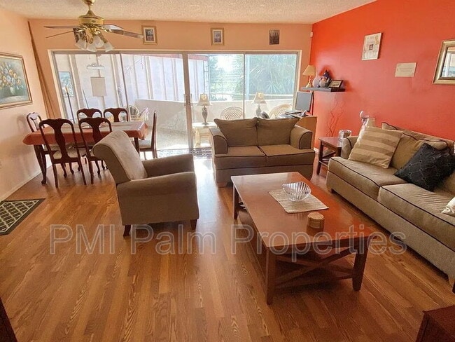 Foto del edificio - 7 Greenway Village N