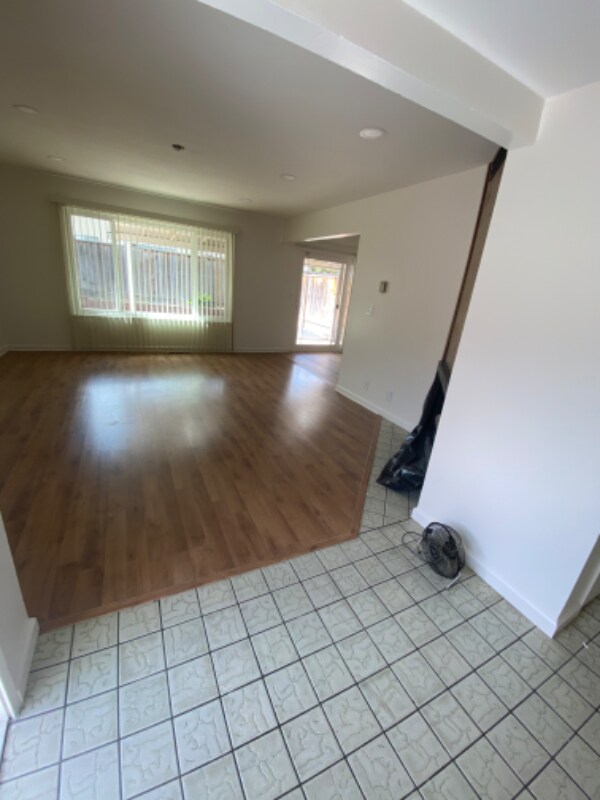 Building Photo - 5903 Hillview Ave