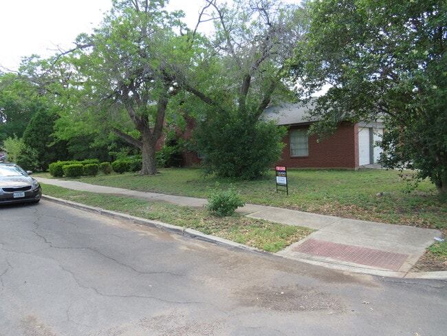 Building Photo - 9715 Nona Kay Dr