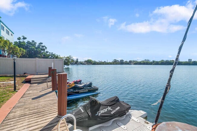 Building Photo - 1100 Crystal Lake Dr