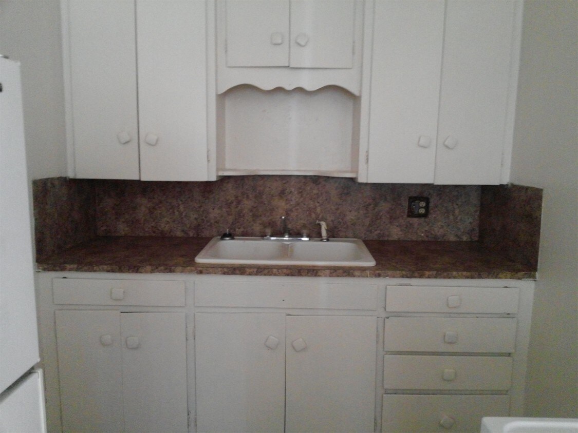 Primary Photo - 1041 N Gary Pl