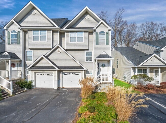 Building Photo - 17293 Queen Anne Way