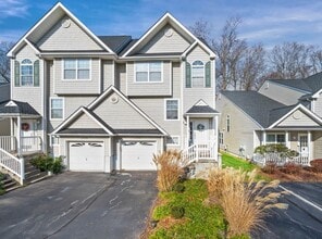 Building Photo - 17293 Queen Anne Way