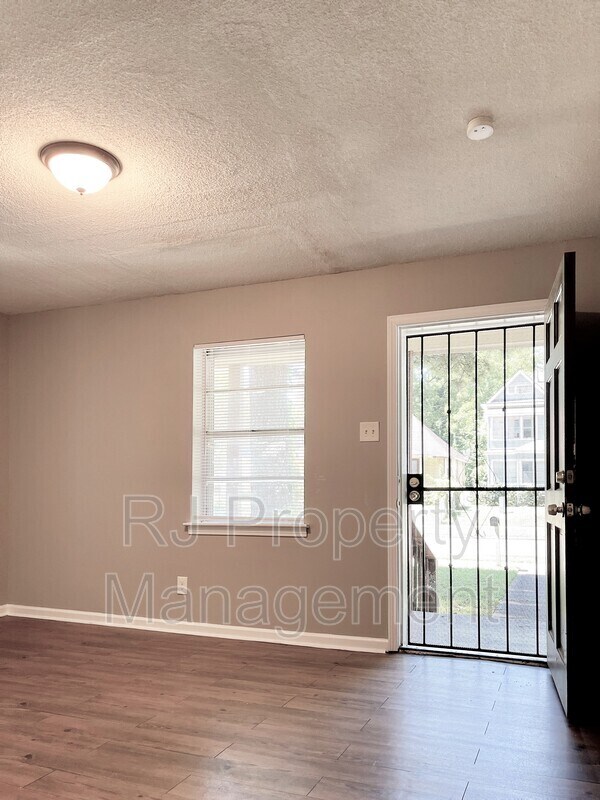 Building Photo - 1008 S Willett St