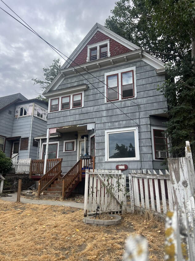 Primary Photo - 606 Washington St