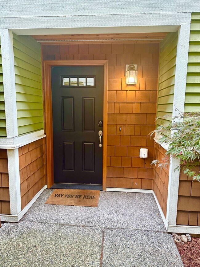 Foto del edificio - $1700 OFF FIRST MONTH! 3-Bedroom, 3.5 Bathroom Townhome Just North of Ballard!