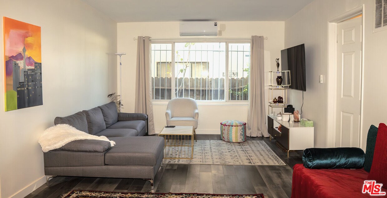 Foto principal - 11670 Sunset Blvd