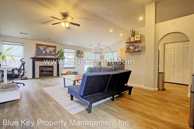 Building Photo - 3 br, 2 bath House - 17006 SE 3rd Street