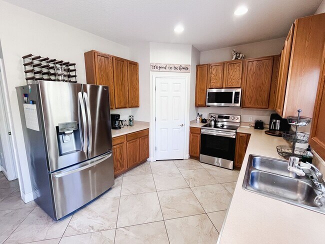 Foto del edificio - 3 Bed/ 3 Bath Pet Friendly Home!