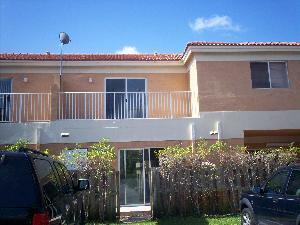 Foto del edificio - 229 E 3rd St