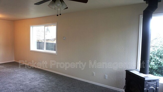 Foto del edificio - 2822 Walnut Ct