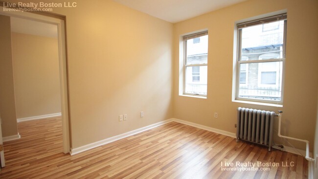 Building Photo - 224 Hanover St