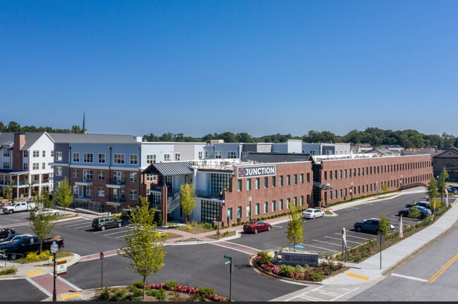 Building Photo - Broadstone Junction