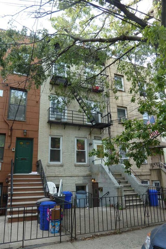 Foto principal - 208 Garden St