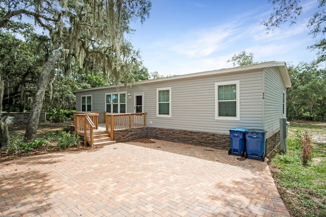 Building Photo - Home in Lake Wales now available!