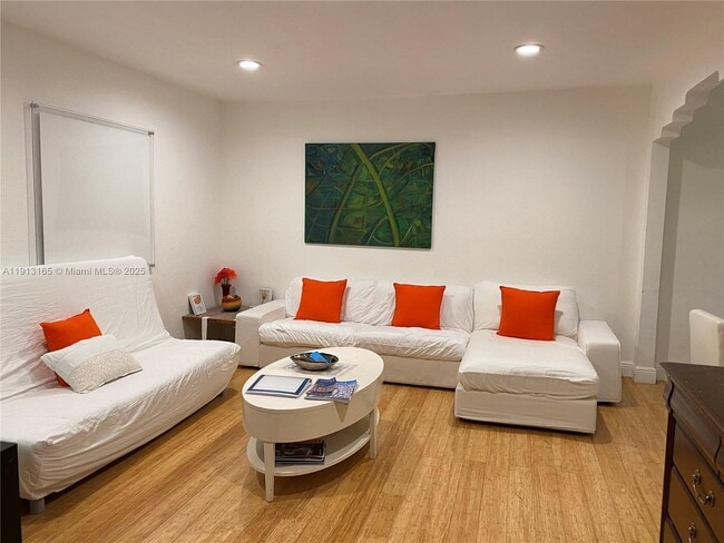 Foto del edificio - 6855 NE 5th Ave