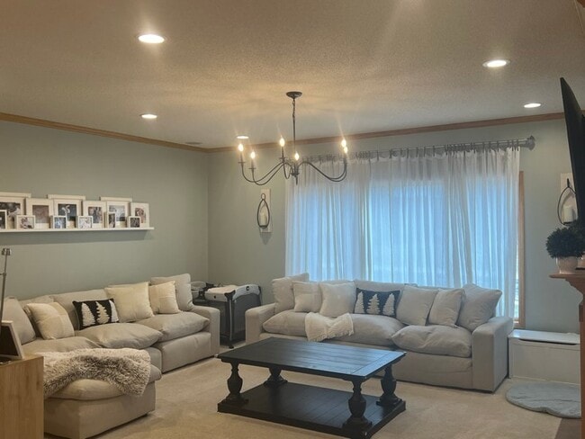 Foto del edificio - 8633 Carriage Hill Ct