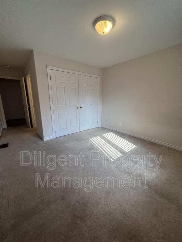 Building Photo - 157 Milroy Dr