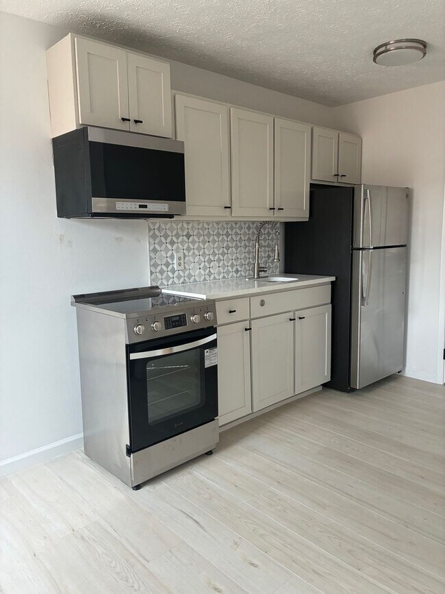 Foto del edificio - 17255 Front Beach Rd