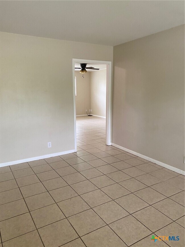 Foto del edificio - 3801 Lancelot Ln