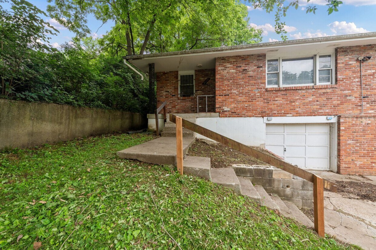 Foto principal - Beautifully Updated 1/2 Duplex in Prime Kansas City Location!