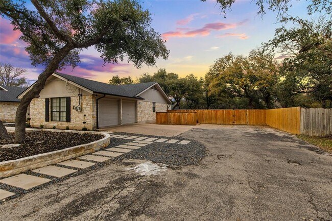 Building Photo - 701 W Esparada Dr