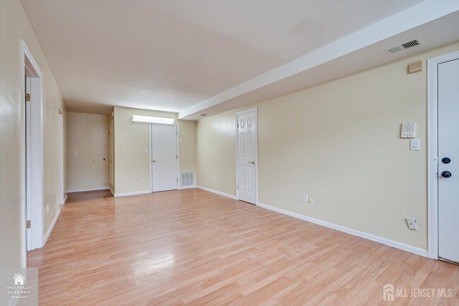 Building Photo - 434 College Dr