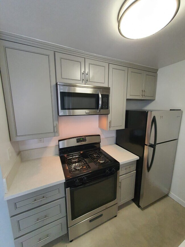 Building Photo - 145 N Ave 51 Ave
