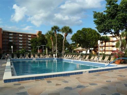 Building Photo - 2400 Deer Creek Country Club Blvd