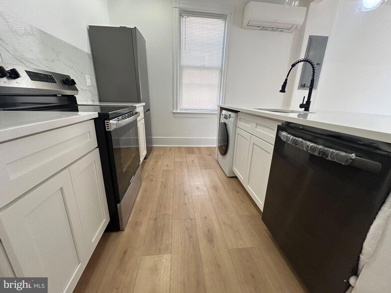 Foto principal - 114 S 58th St