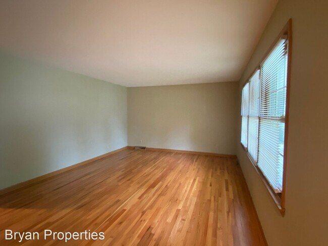 Building Photo - 3 br, 3 bath House - 3069 S. Greenbrier Ave.