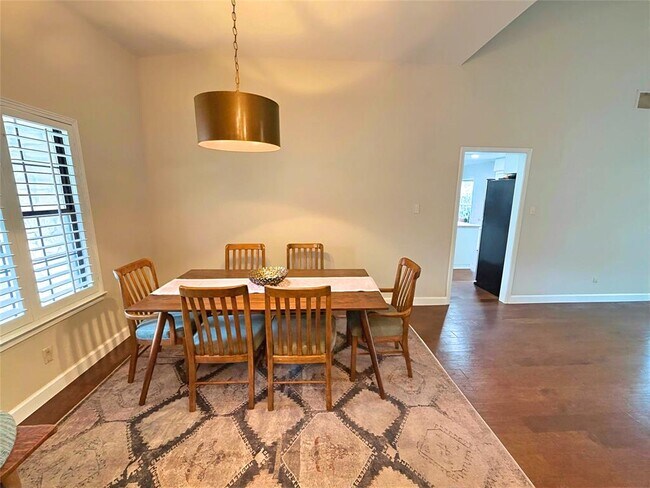 Foto del edificio - 9007 Spring Lake Dr