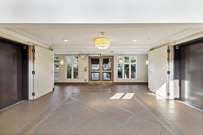 Building Photo - 555 10th St