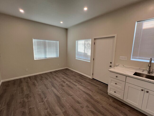 Foto principal - 445 Elm Ave