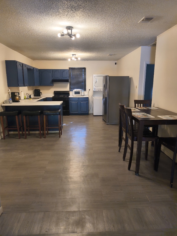 Building Photo - 513 W Petain St