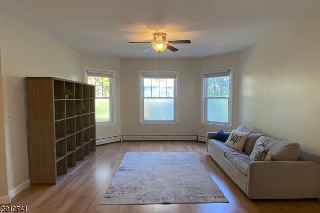 Foto del edificio - 206 Hillside Ave