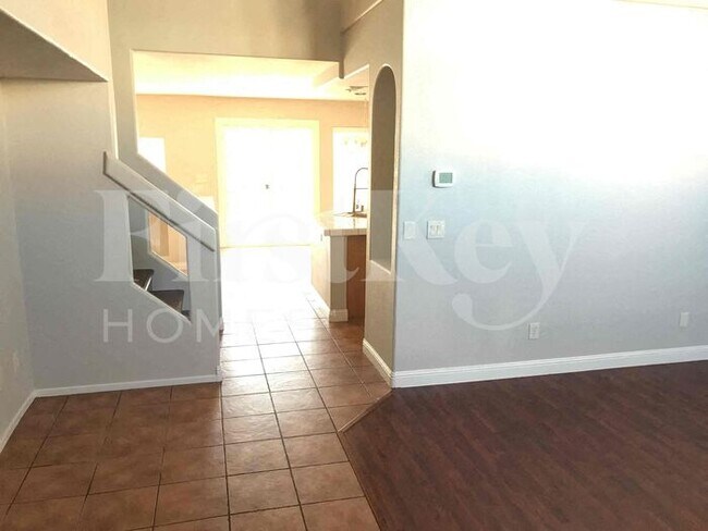 Foto del edificio - 8737 Raindrop Canyon Ave