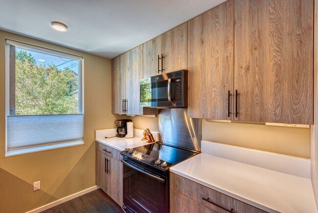 Building Photo - Fremont Townhome