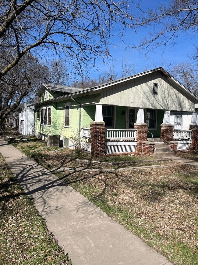Foto del edificio - $825 - 3 bed 1 bath - Single Family Home